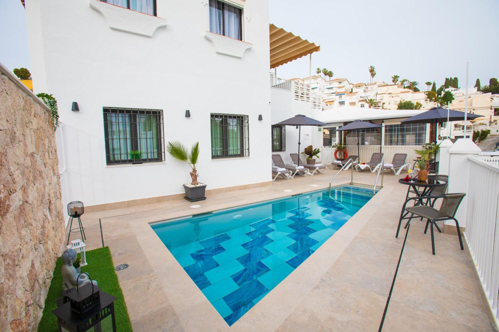 Boutique Rooms Playa Burriana Nerja Zewnętrze zdjęcie