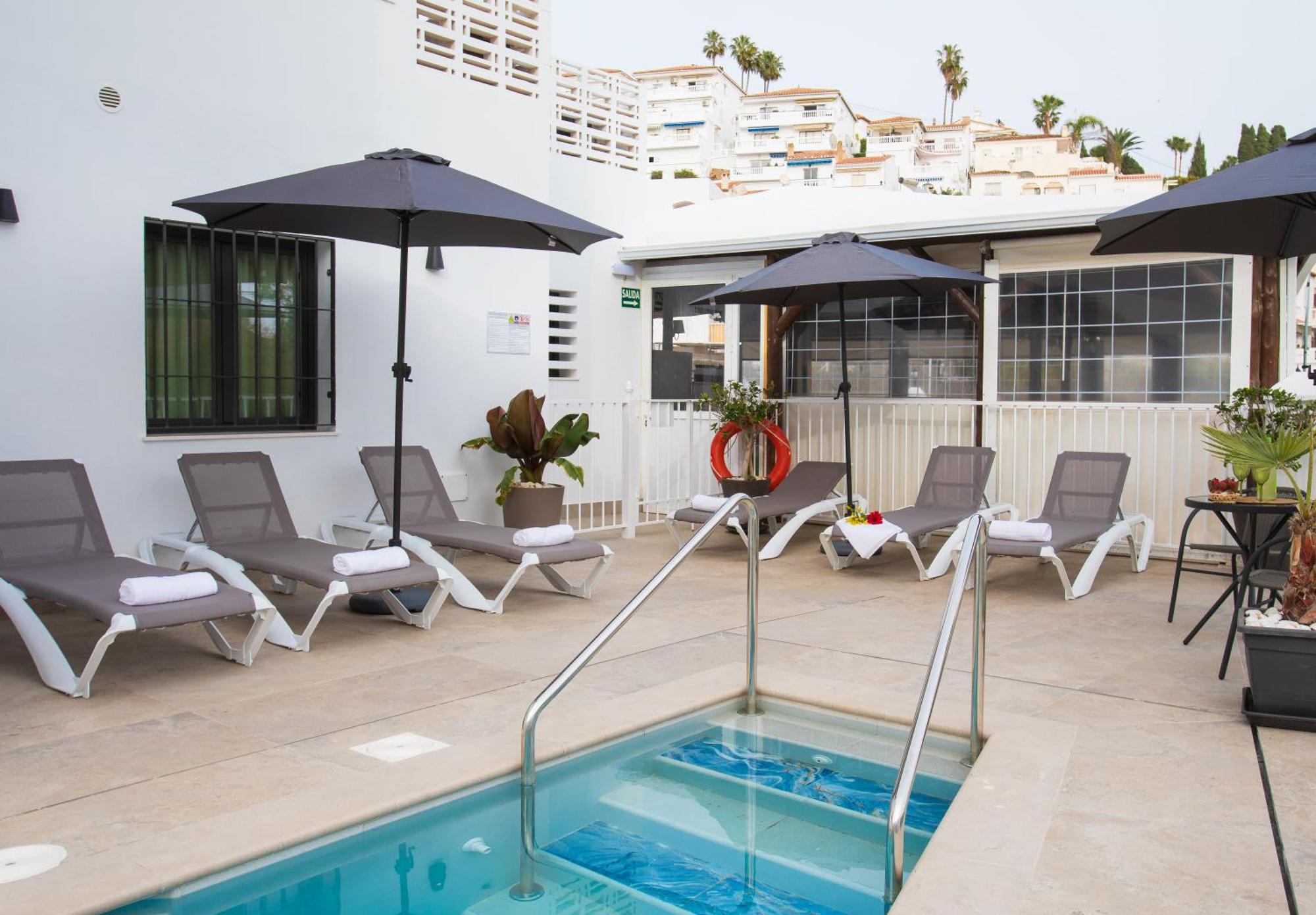 Boutique Rooms Playa Burriana Nerja Zewnętrze zdjęcie